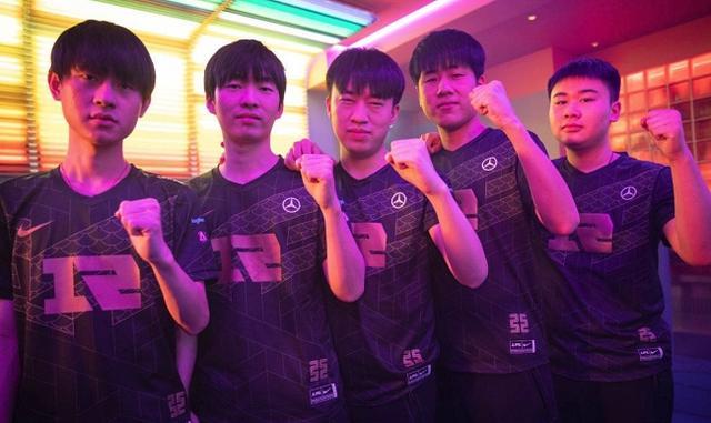 球迷们能继 球迷们能继