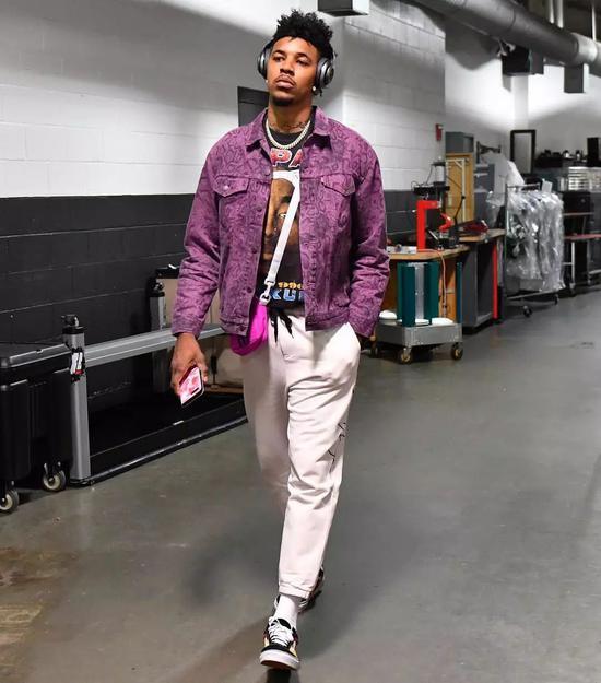 上的频率是 上的频率是